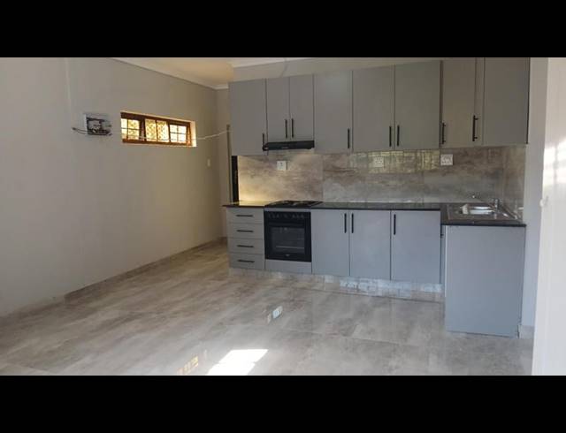 2 BEDROOM PROPERTY TO RENT IN YELLOWWOOD PARK
